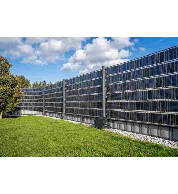 Weltneuheit: Photovoltaik für bestehenden Gittermattenzaun 2,5 Meter Zaunfeld Sunbooster